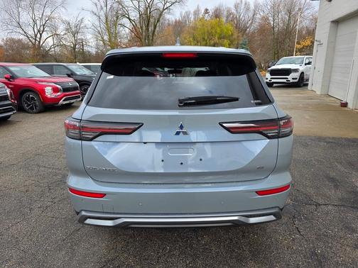 2025 Mitsubishi Outlander SE