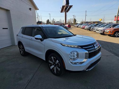 2025 Mitsubishi Outlander SE