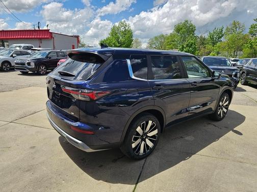 2025 Mitsubishi Outlander SE