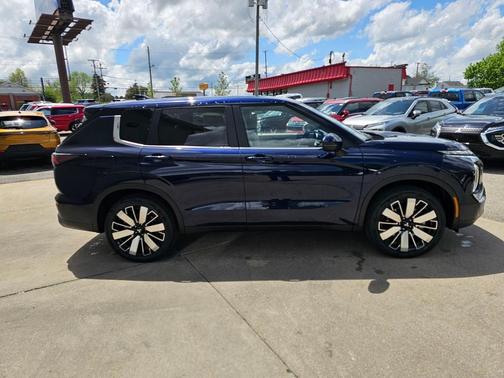 2025 Mitsubishi Outlander SE