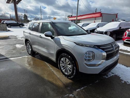 2025 Mitsubishi Outlander ES