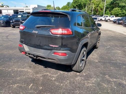 Photo 5 of 17 of 2018 Jeep Cherokee Trailhawk