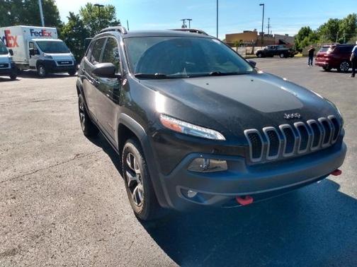 Photo 3 of 17 of 2018 Jeep Cherokee Trailhawk