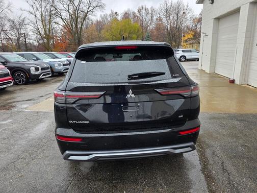 2025 Mitsubishi Outlander SE