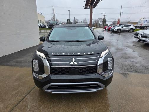2025 Mitsubishi Outlander SE