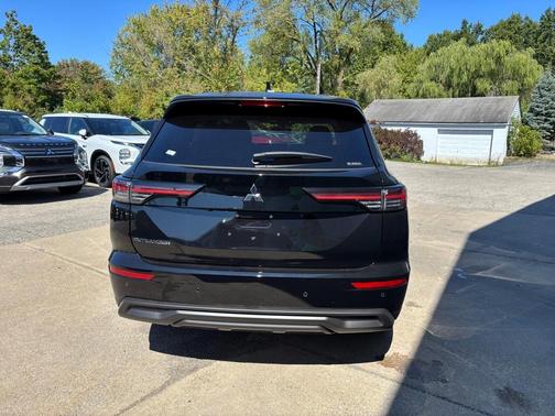2025 Mitsubishi Outlander ES