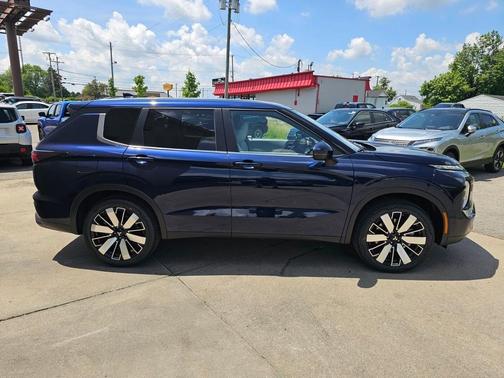 2025 Mitsubishi Outlander SE