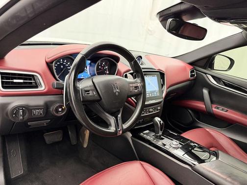 Bianco 2017 Maserati Ghibli Base