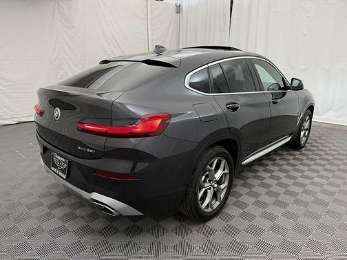 2025 BMW X4 xDrive30i