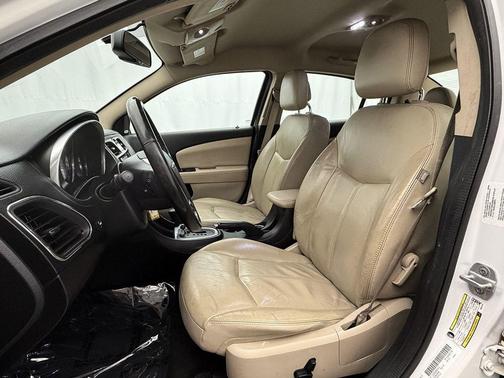 2013 Chrysler 200 Limited