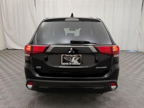 Labrador Black Metallic 2020 Mitsubishi Outlander LE