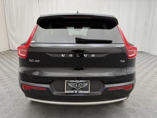 2020 Volvo XC40 T4 Momentum