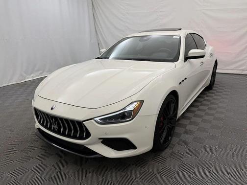 Bianco 2019 Maserati Ghibli S GranSport