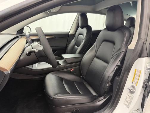 Pearl White Multi-Coat 2022 Tesla Model 3 Long Range