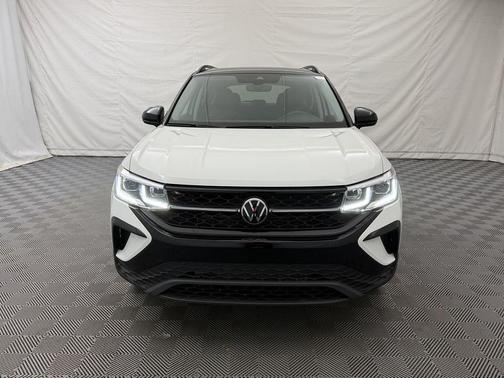 2024 Volkswagen Taos 1.5T SE Black
