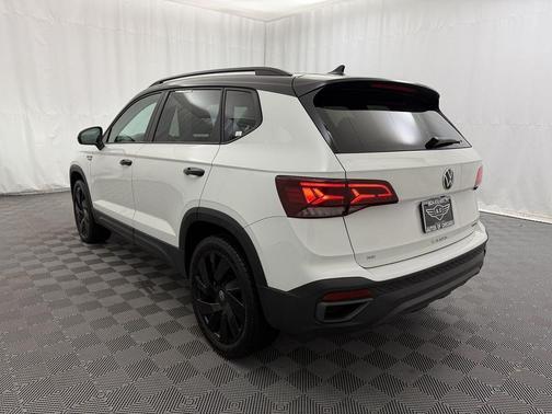 2024 Volkswagen Taos 1.5T SE Black