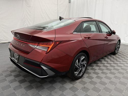 2025 Hyundai ELANTRA SEL