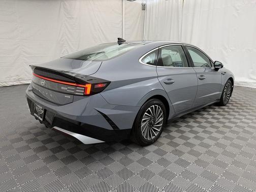2025 Hyundai SONATA Hybrid SE