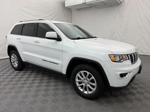 Bright White Clearcoat 2021 Jeep Grand Cherokee Laredo