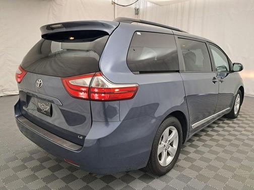 2016 Toyota Sienna LE