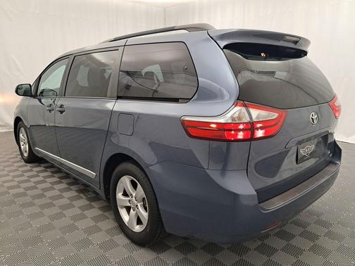 2016 Toyota Sienna LE
