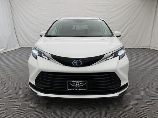 2024 Toyota Sienna LE