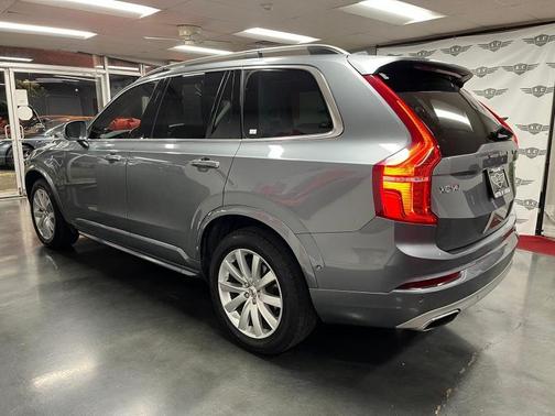 Photo 5 of 35 of 2016 Volvo XC90 T6 Momentum