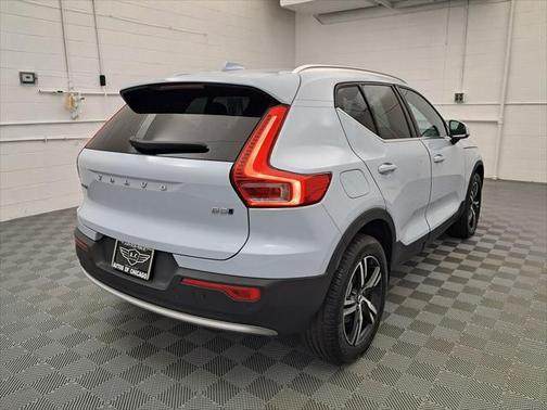2024 Volvo XC40 B5 Core Bright Theme