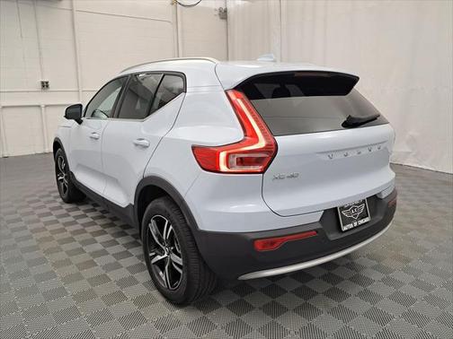 2024 Volvo XC40 B5 Core Bright Theme