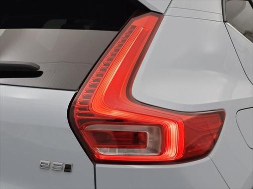 2024 Volvo XC40 B5 Core Bright Theme