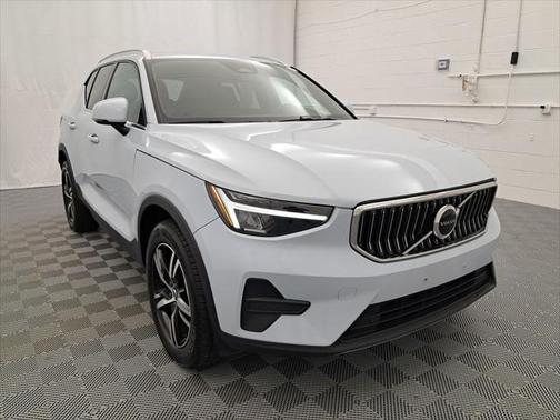 2024 Volvo XC40 B5 Core Bright Theme
