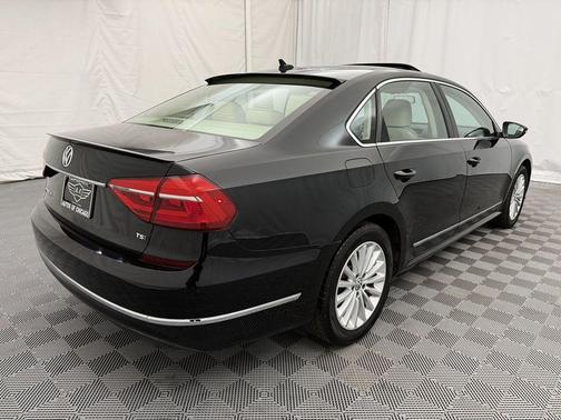 2016 Volkswagen Passat 1.8T SE