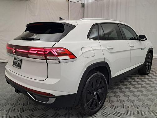 2025 Volkswagen Atlas Cross Sport 2.0T SE w/Technology