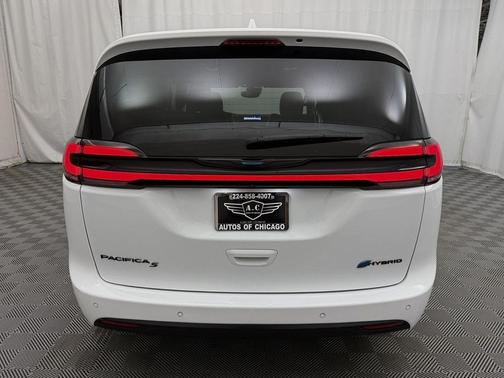 Bright White Clearcoat 2021 Chrysler Pacifica Hybrid Limited