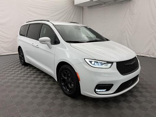 Bright White Clearcoat 2021 Chrysler Pacifica Hybrid Limited