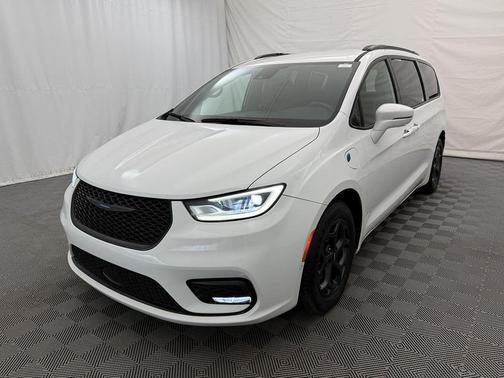 Bright White Clearcoat 2021 Chrysler Pacifica Hybrid Limited