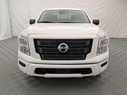 2023 Nissan Titan SV