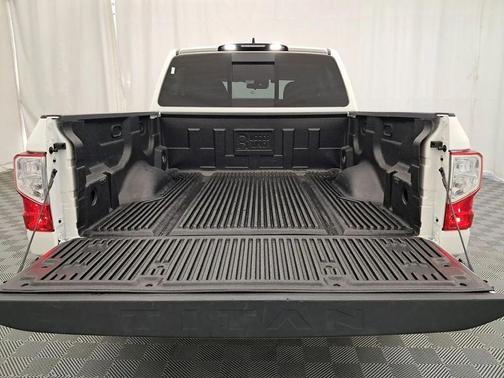Glacier White 2023 Nissan Titan SV