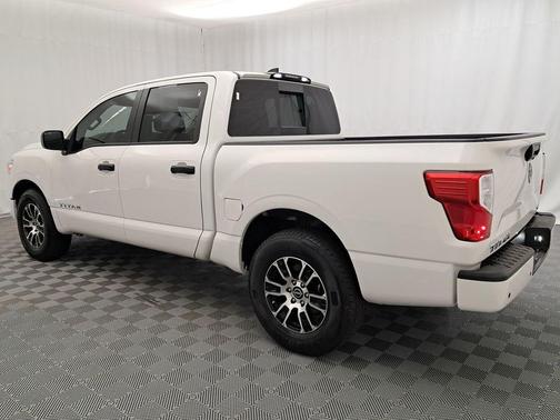 2023 Nissan Titan SV