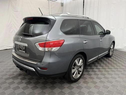 Gun Metallic 2016 Nissan Pathfinder Platinum