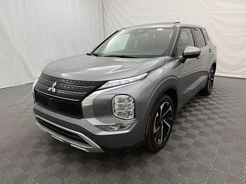 2024 Mitsubishi Outlander SE Black Edition w/Pano Roof S-AWC