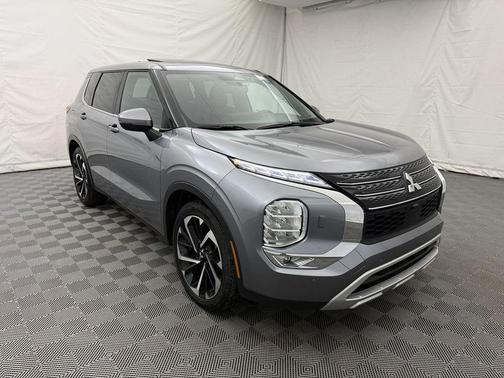 2024 Mitsubishi Outlander SE Black Edition w/Pano Roof S-AWC