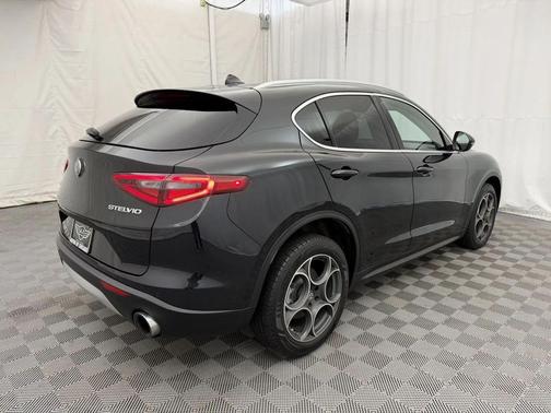 Vulcano Black Metallic 2018 Alfa Romeo Stelvio Base
