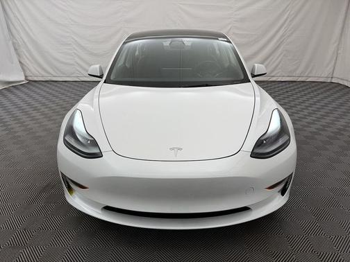 Pearl White Multi-Coat 2023 Tesla Model 3 Standard Range