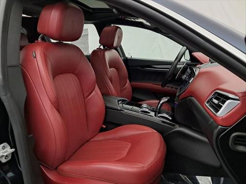 2022 Maserati Ghibli Modena Q4