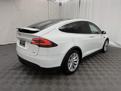 Pearl White Multi-Coat 2017 Tesla Model X 75D