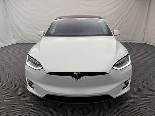 Pearl White Multi-Coat 2017 Tesla Model X 75D