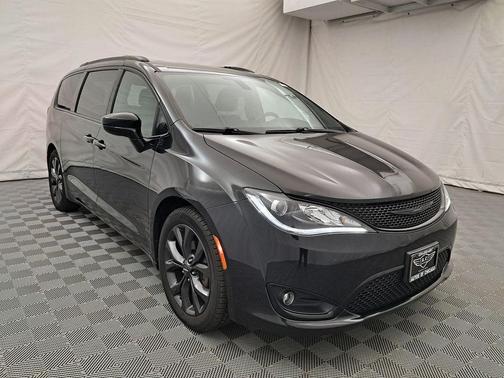 2018 Chrysler Pacifica Touring-L