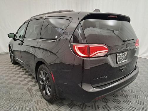 2018 Chrysler Pacifica Touring-L