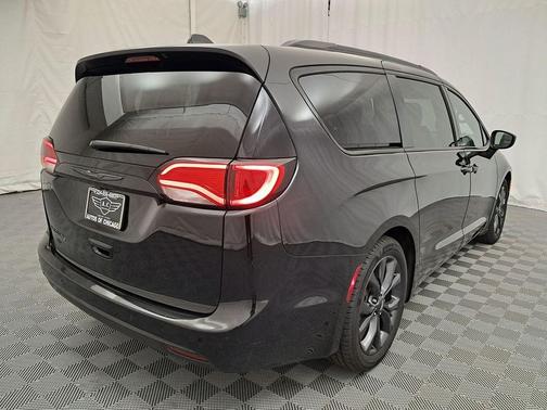 2018 Chrysler Pacifica Touring-L